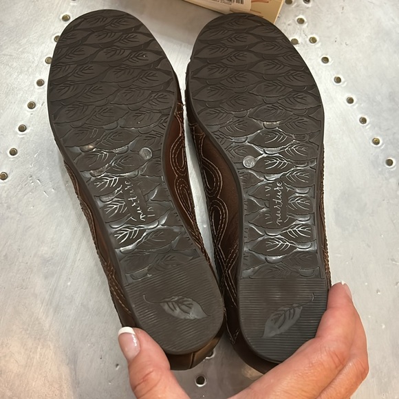 Nurture Acara in color Nutty. Size 8 1/2 - Picture 3 of 4